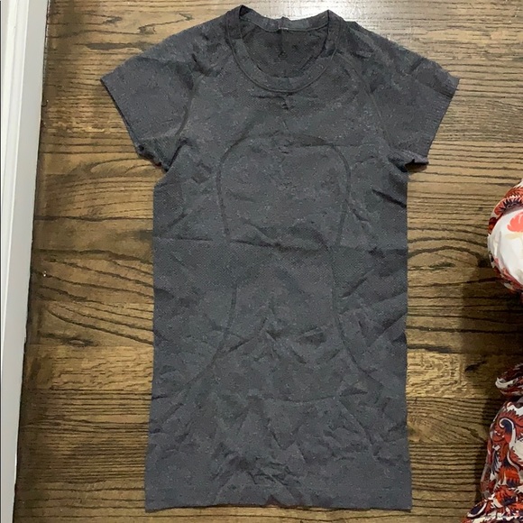lululemon athletica Tops - Lululemon swiftly tech tshirt in short sleeve